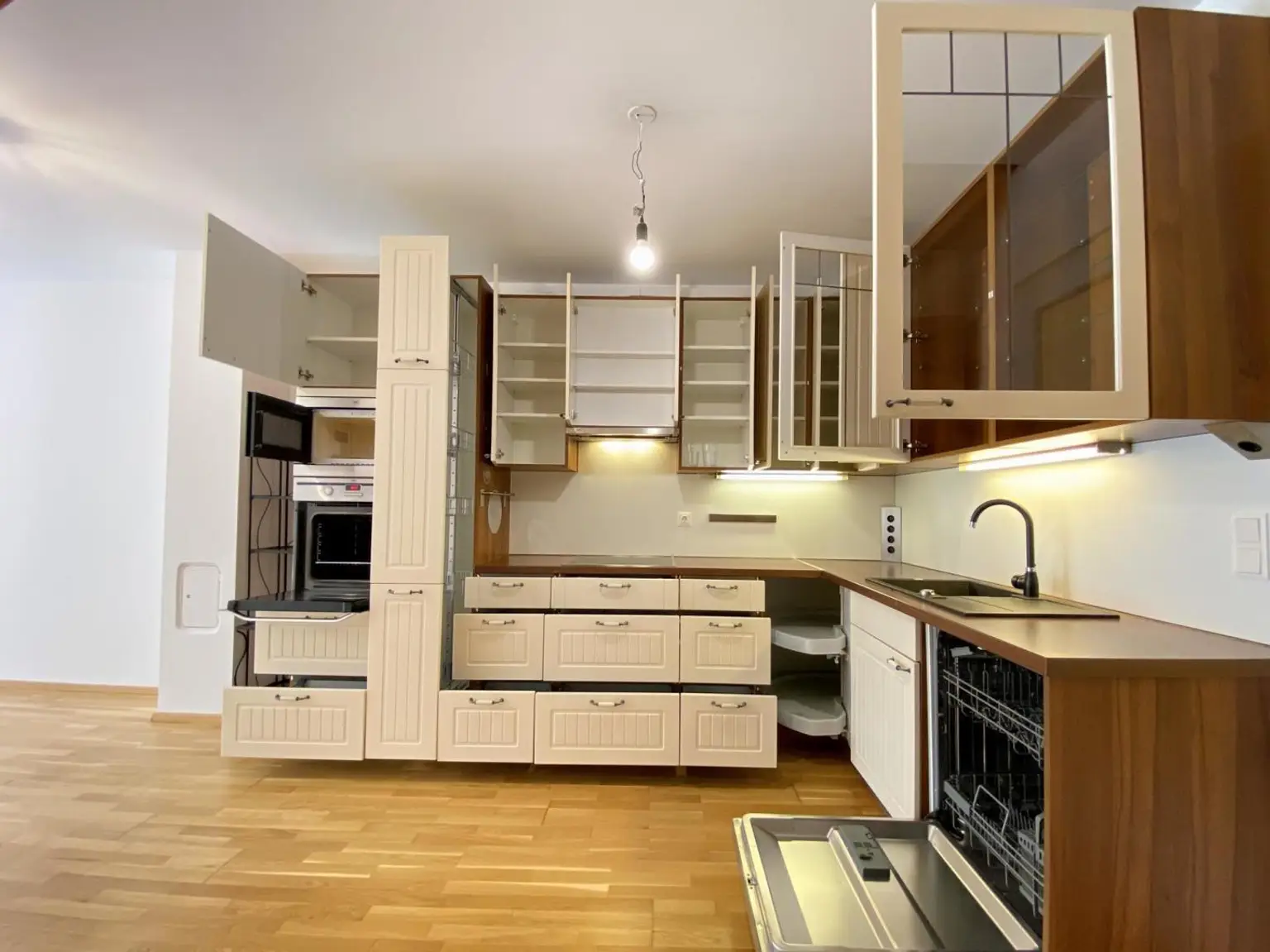 3 ZIMMER GARTENWOHNUNG | RUHE | VIEL STAURAUM | TERRASSE | 2 WC | GARAGE | EINBAUKÜCHE