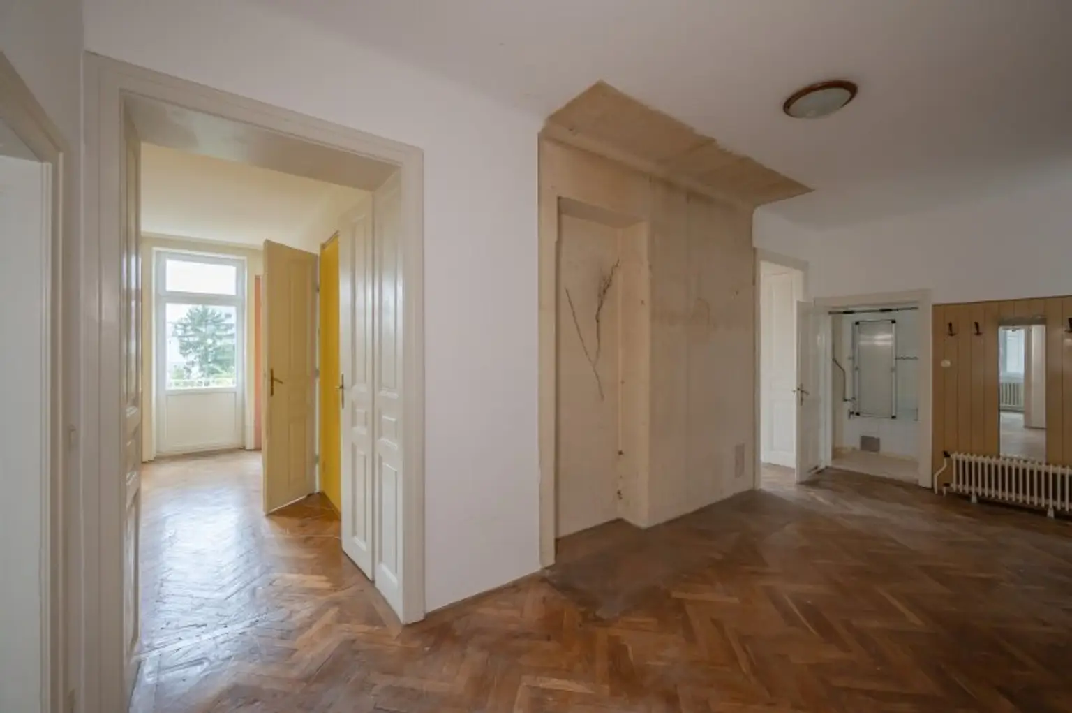 ++1140++ sanierungsbedürftige 3,5 Zimmer Wohnung in Stilvilla! idyllischer Garten!