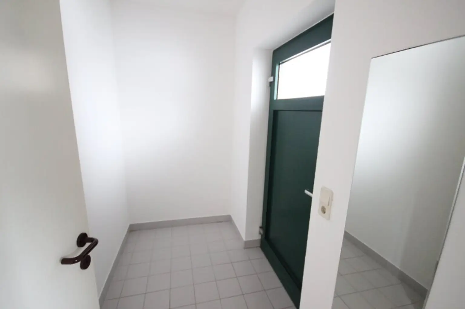 Schöne 2 Zimmer Wohnung 55m² plus Balkon und Parkplatz in Tessendorf