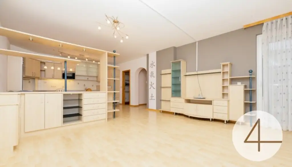 Dachgeschosswohnung mit Balkon in ruhiger aber zentraler Lage! Bahnhofsnähe