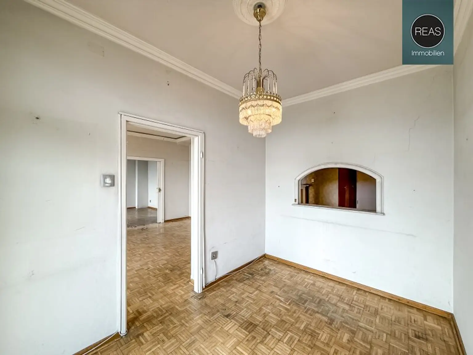 Wohnungspaket in Top-Innenstadtlage! 2 nebeneinander liegende Wohnungen mit 2 Loggien, neuen Fenstern und unverbautem Traumblick!