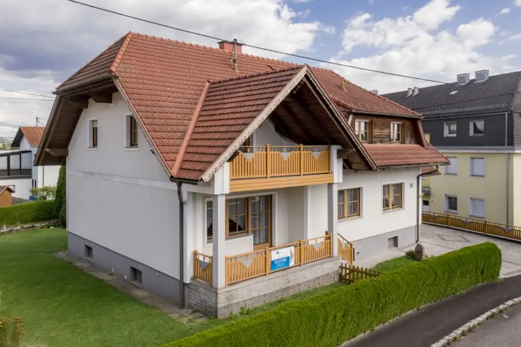 Viel Platz zum Wohnen und Arbeiten – sehr gepflegtes Zweifamilienhaus in Toplage von Pregarten