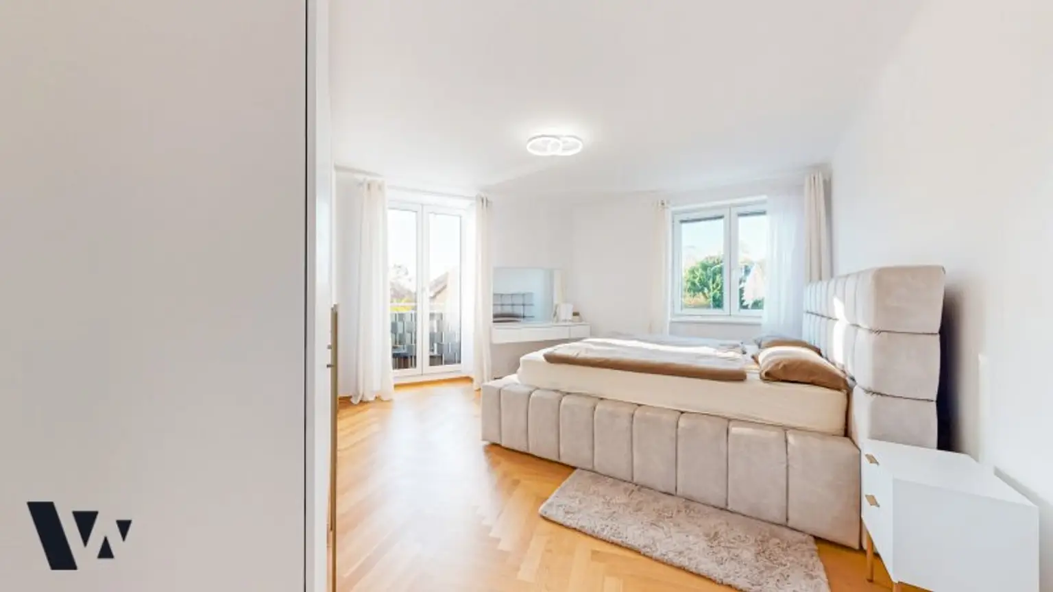 VOLLMÖBLIERTE 4-ZIMMER-DESIGNERWOHNUNG MIT BALKON | VIDEO-PRÄSENTATION