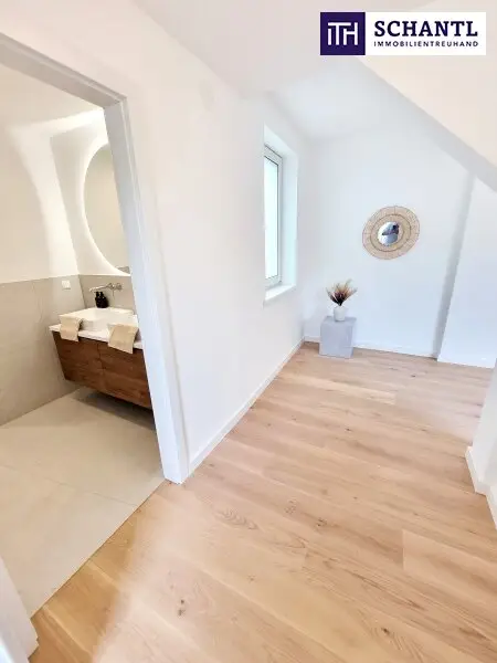 WOW! Stylischer Wohntraum im Dachgeschoss! Frisch saniert + Ruhelage + Traumhaftes Altbauhaus + Hofseitige Terrasse + U-Bahn ums Eck + Beste Infrastruktur und Anbindung!