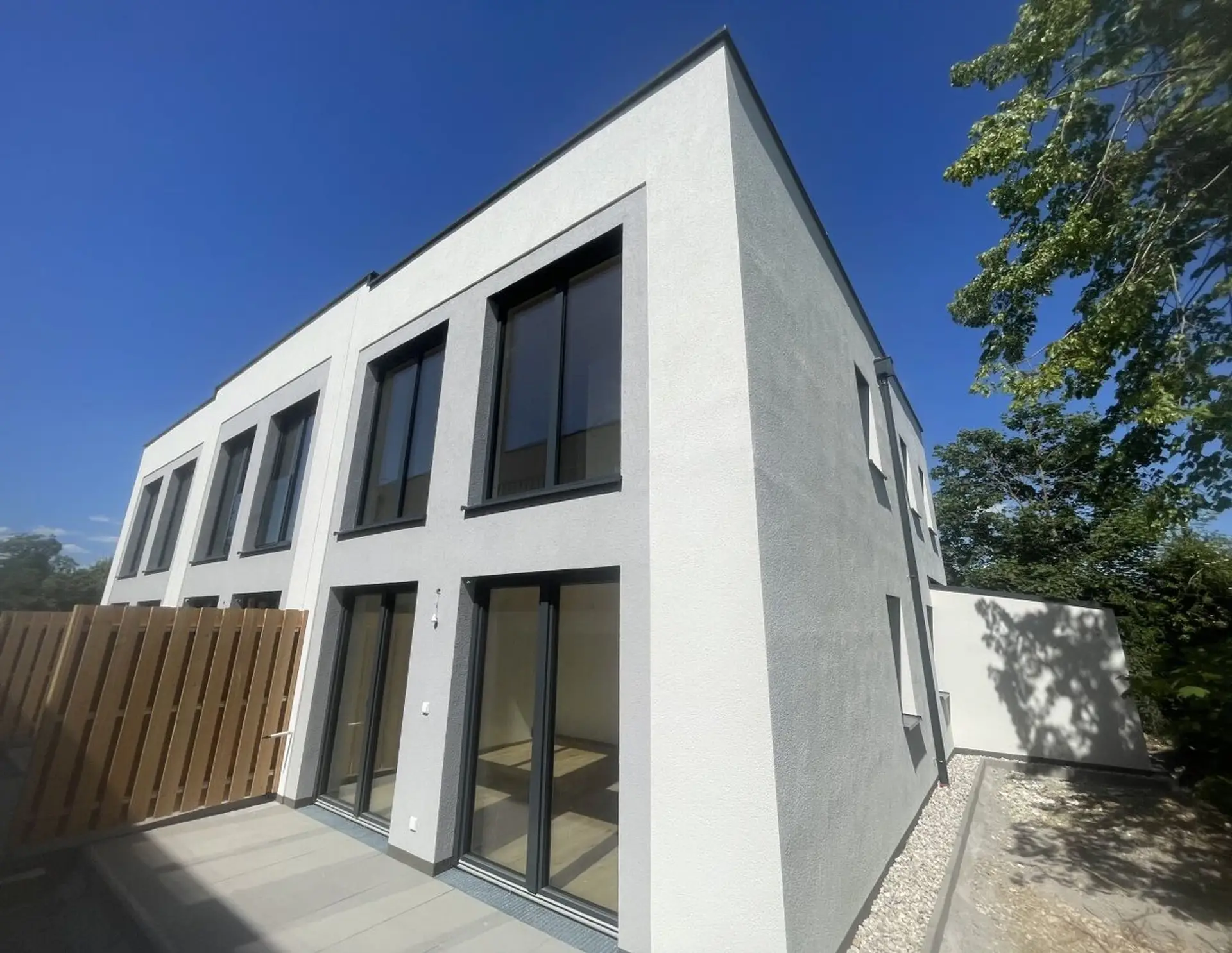 NEU - Top 1 und Top 3 - Hochwertige Neubau-Reihenhäuser mit Garten und Terrasse zur Miete