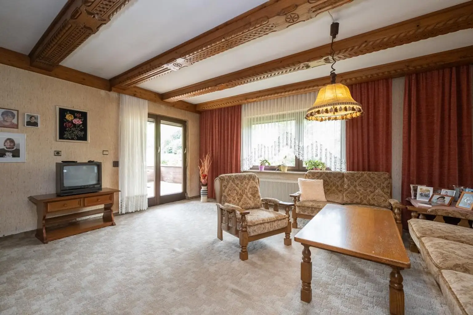 WOHNEN IM GRÜNEN – 242 m² WOHN-NUTZFLÄCHE – 3.903 m² GRUNDSTÜCK! Charmantes Einfamilienhaus voller Potenzial und zahlreicher Gestaltungsmöglichkeiten!