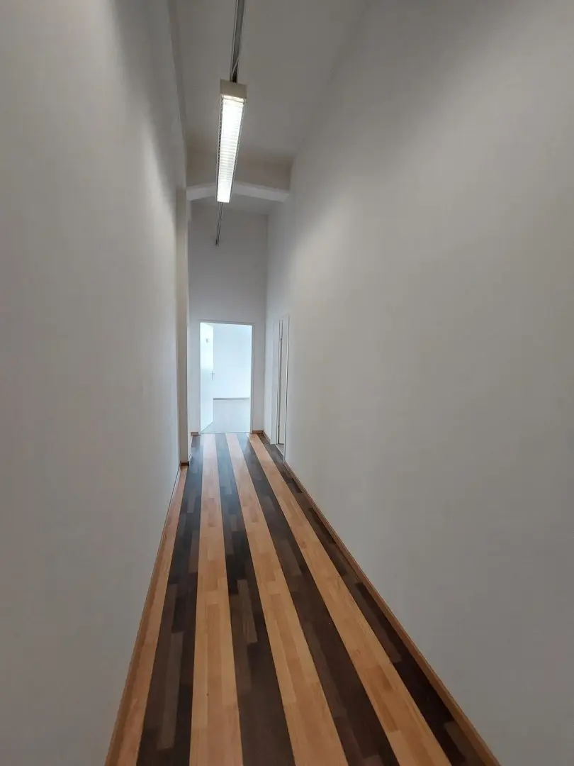 Büro 108_Mittelgang
