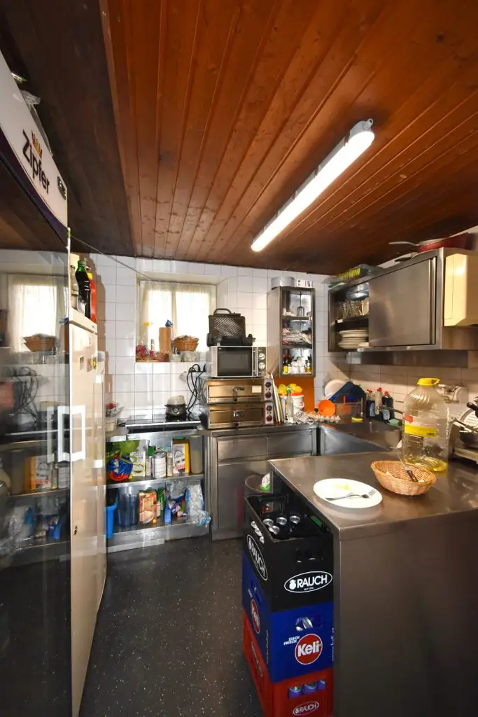 Vermieteter Gastronomiebetrieb mit separater Wohneinheit in zentraler Lage! Nähe BMW, SKF!!