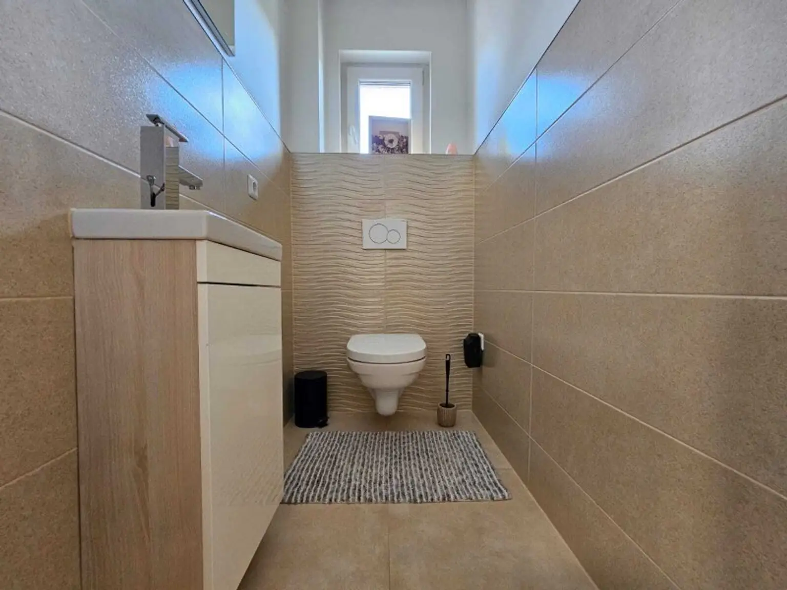 Einfamilienhaus mit hochwertiger Ausstattung | Wintergarten, Pool und ca. 1600m² Eigengrund!