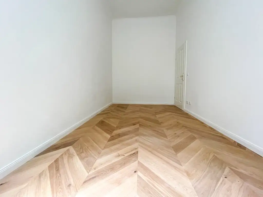 GENERALSANIERTE ALTBAUWOHNUNG: komplett hofseitige 2-Zimmerwohnung