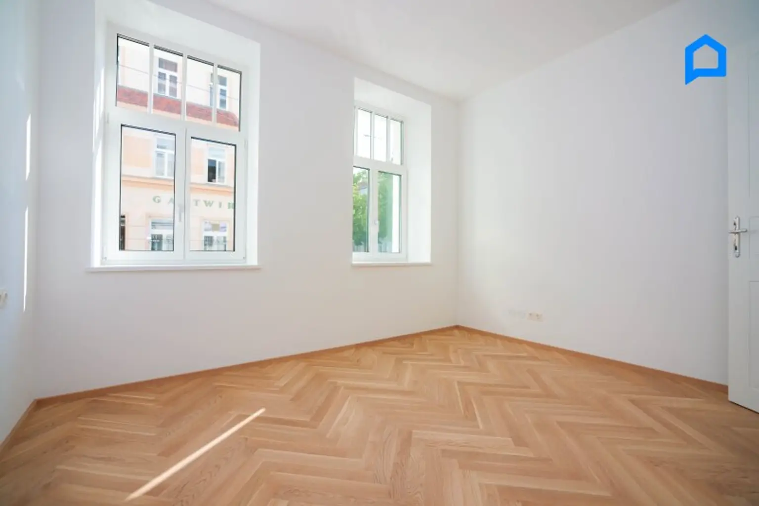 ERSTBEZUG, hell. JETZT einziehen! Kernsanierter Albau mit modernster Ausstattung TOP 5 / 53,18 m² Wohnfläche, 2 Zimmer plus Nebenräume, Kurzzeitvermietung möglich !