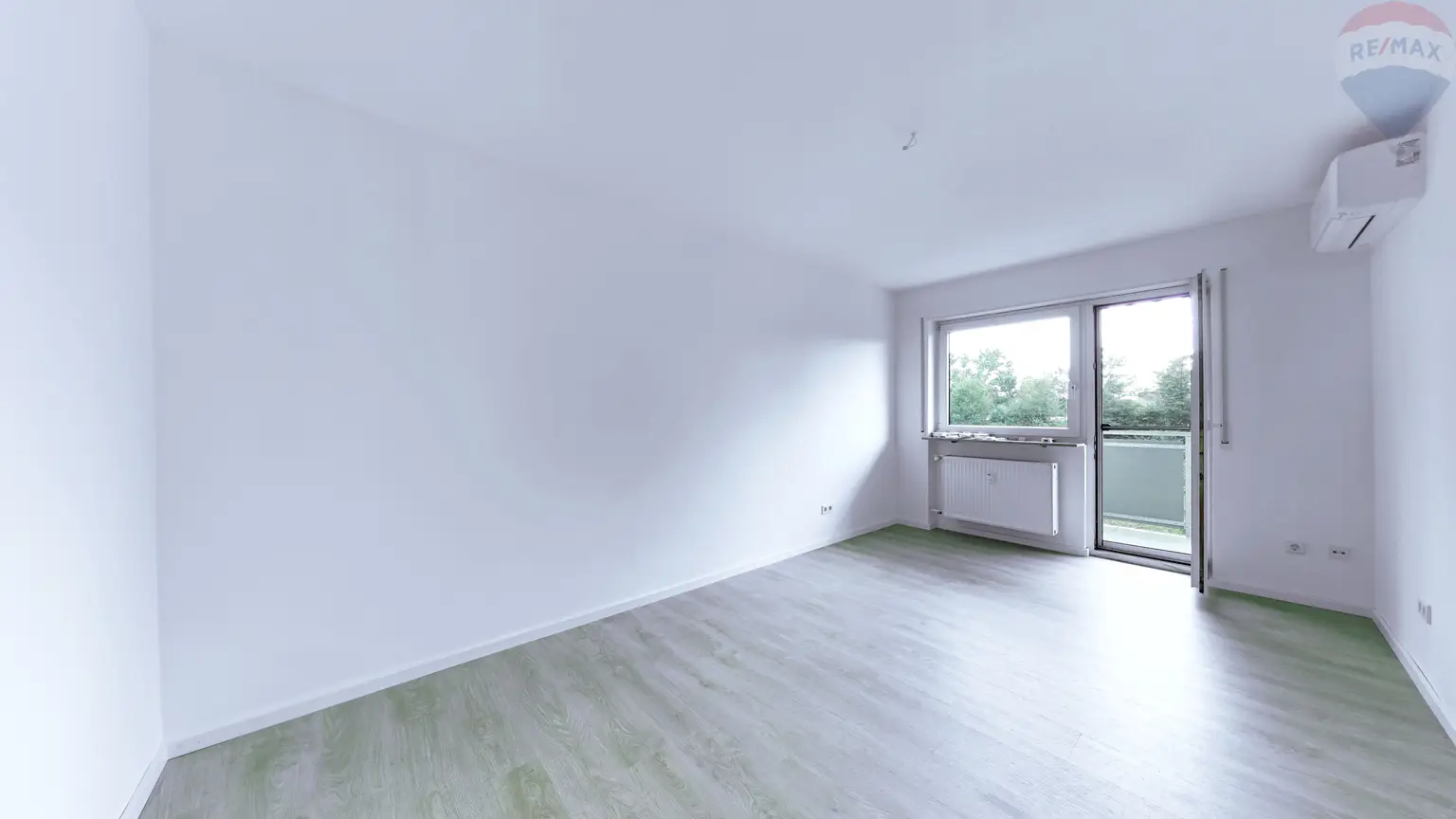 Schlafzimmer_Arbeitszimmer_mit_Balkon_1