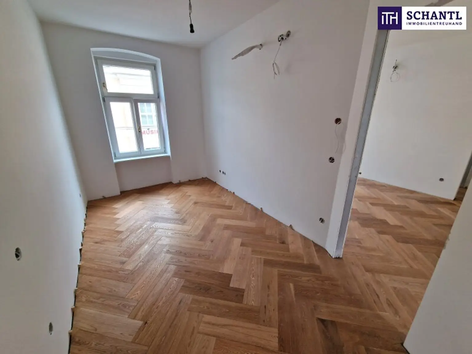 ***Ein Zuhause zum Verlieben – stilvoll saniertes Altbaujuwel mit 3 Zimmern, Klimaanlage, Terrasse & edlem Fischgrätparkett - überzeugen Sie sich selbst bei einer Besichtigung***