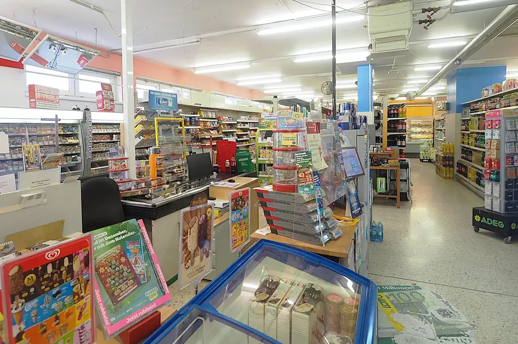 GESCHÄFTSLOKAL MIT VIELEN NUTZUNGSMÖGLICHKEITEN IN ZENTRALER LAGE