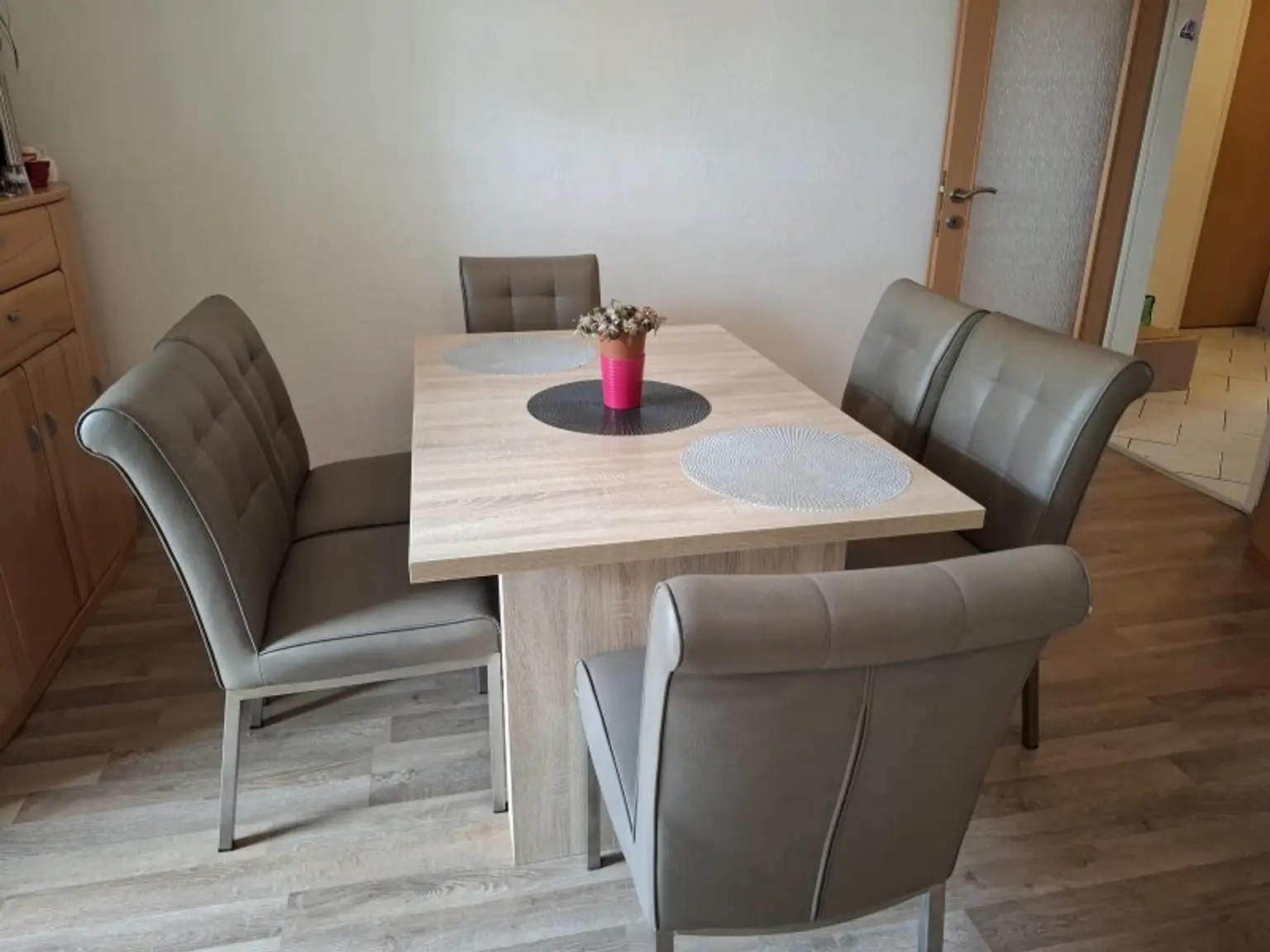 GEMÜTLICHE und HELLE  4 Zimmer-WOHNUNG mit LOGGIA
