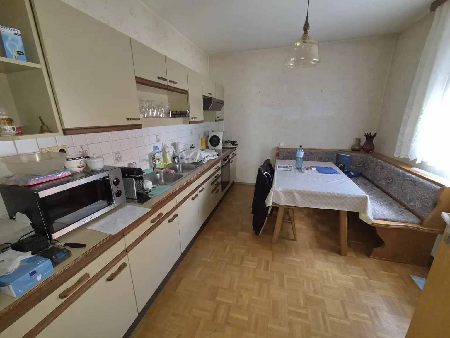 Zweifamilienhaus mit Pool am Waldesrand zu verkaufen!