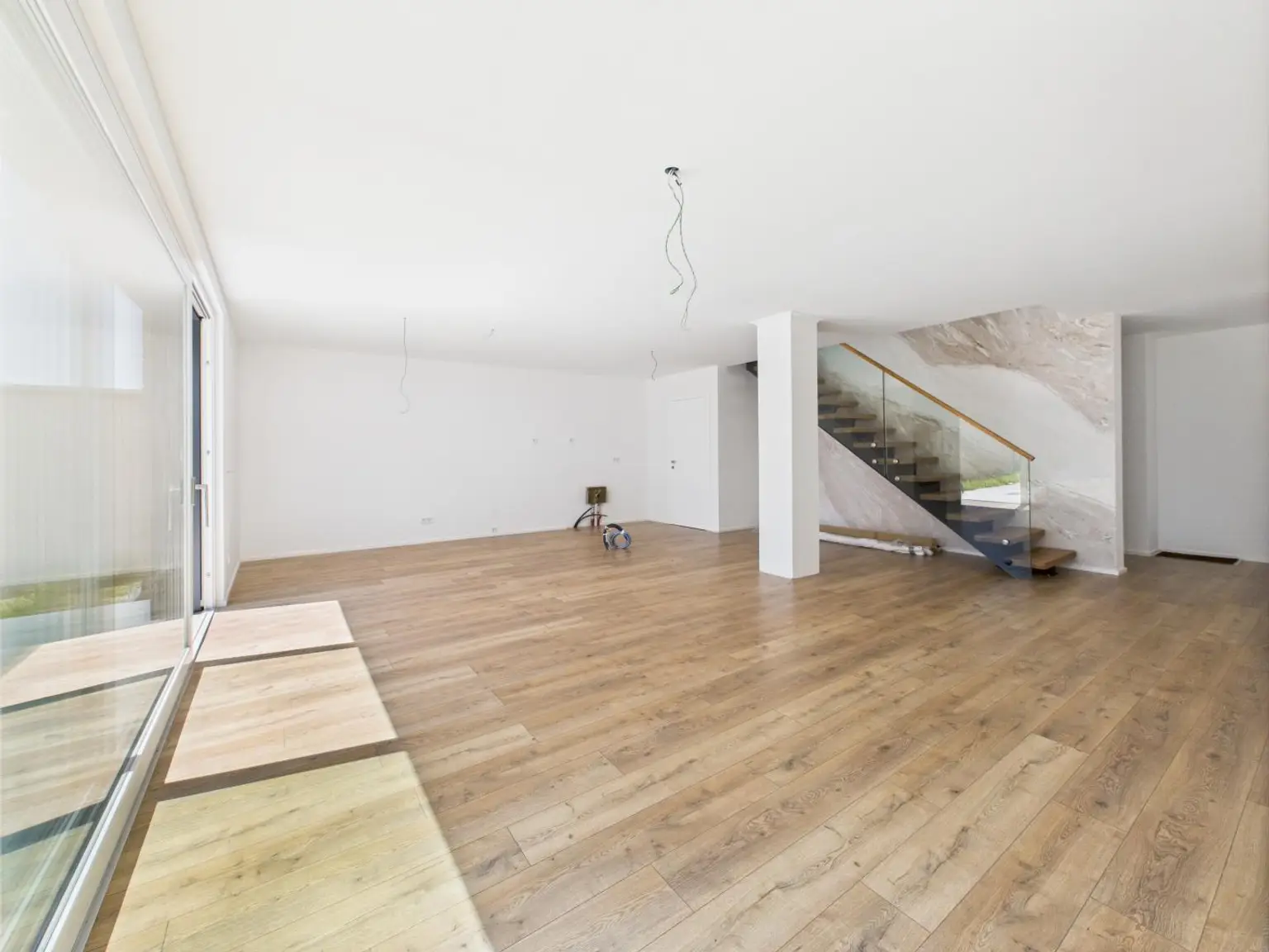 Wels-West: Luxuriöse Doppelhaushälfte mit Salzwasserpool, smarter Hausechnik & 149 m² Wohnfläche