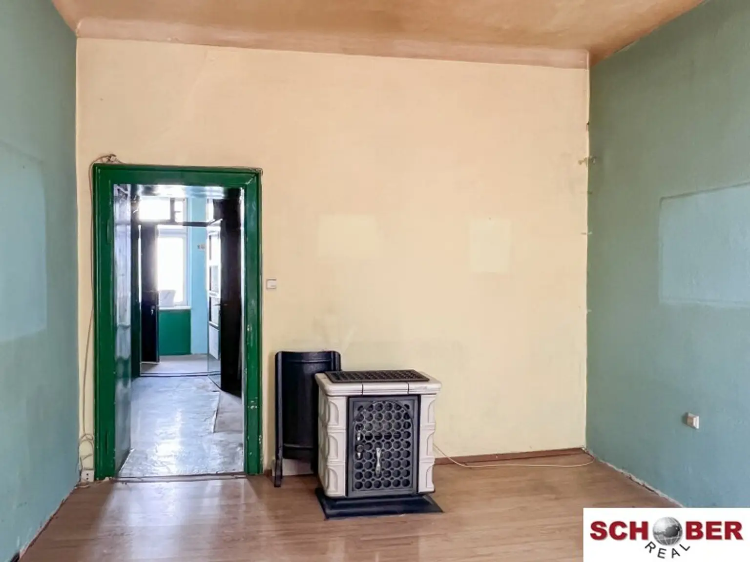Sanierungsbedürftige Altbauwohnung