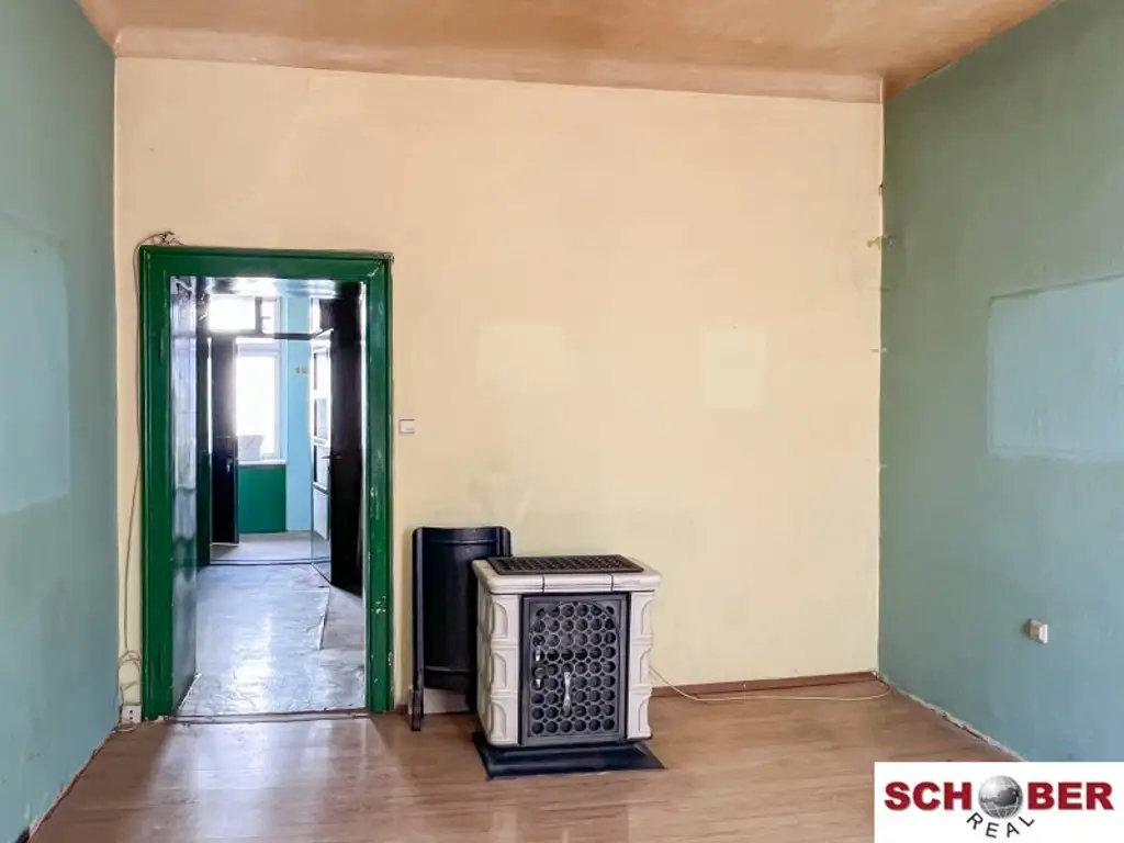 Sanierungsbedürftige Altbauwohnung