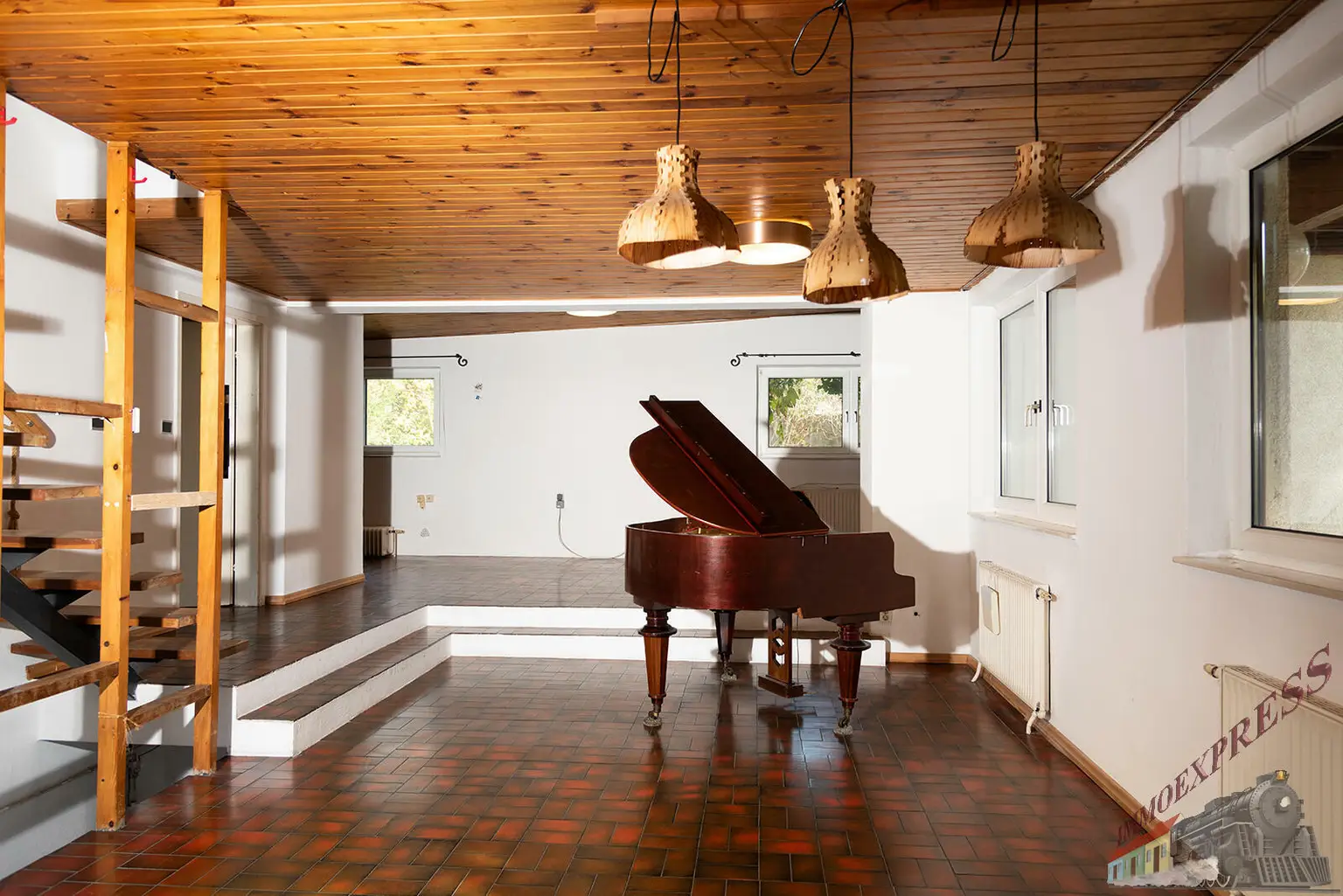 Architektenhaus mit Schwimmhalle in Ruhelage