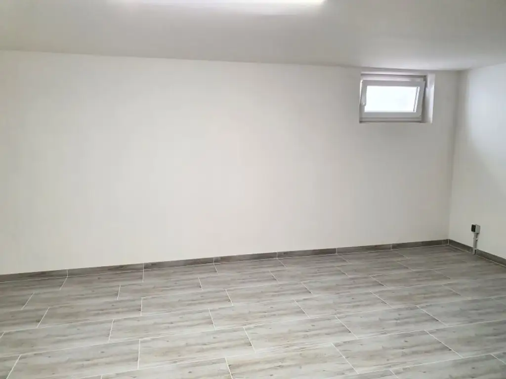 MODERNE DOPPELHAUSHÄLFTE IM NORDEN VON WIEN NÄHE U1 LEOPOLDAU.