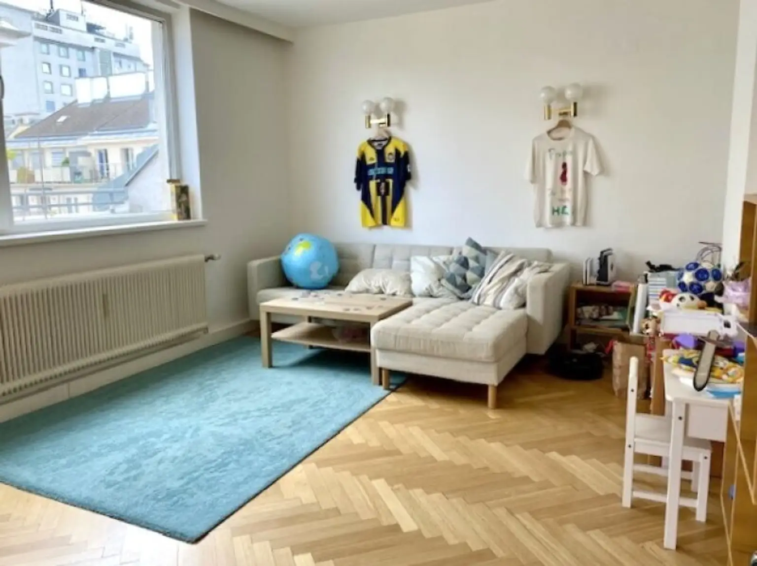 Terrassentraum mit herrlichem Fernblick: 3 Zimmer, Küche und 46 m2 Terrassen im 5.Stock, Stellplätze im Hof mitbenützbar, Nähe U1-Taubstummerngasse + Belvedere!