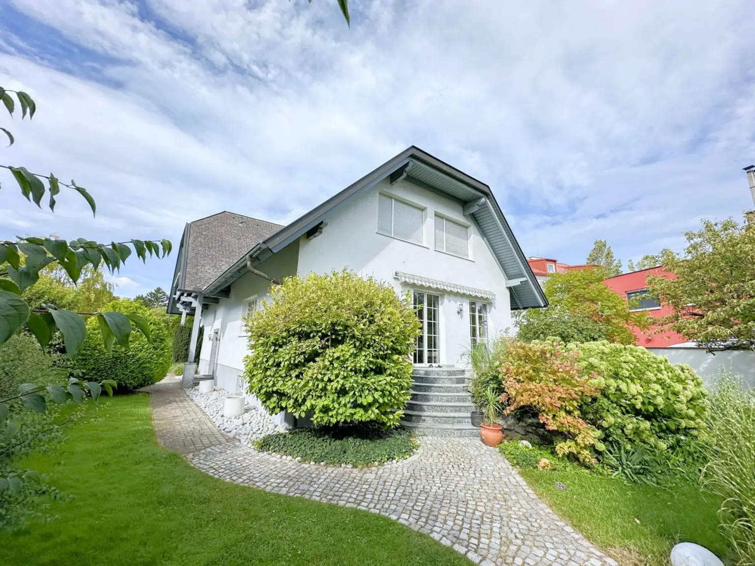 [06730] CHARMANT und CHARAKTERVOLL