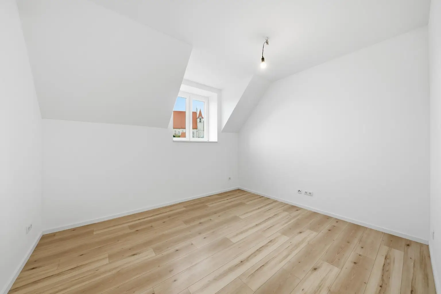 ERSTBEZUG NACH SANIERUNG - 4 Zimmer Dachgeschoss-Wohnung in Eggenburg!