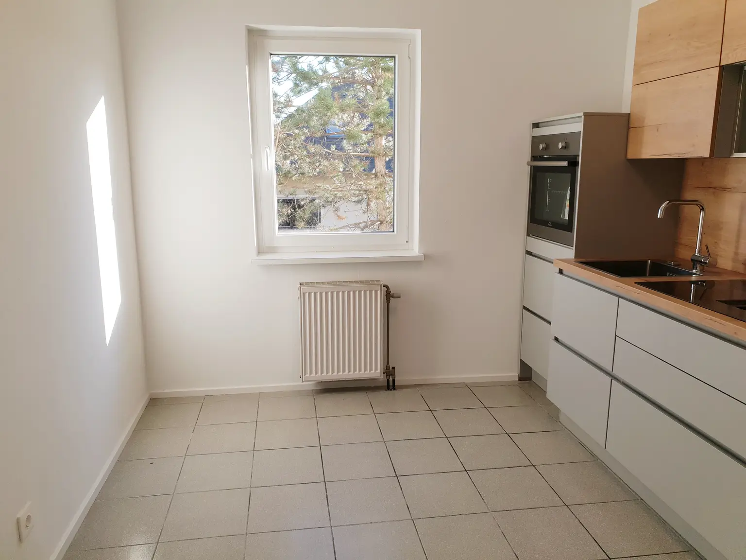 Zwei Zimmerwohnung mit hochwertiger Küche zu vermieten!