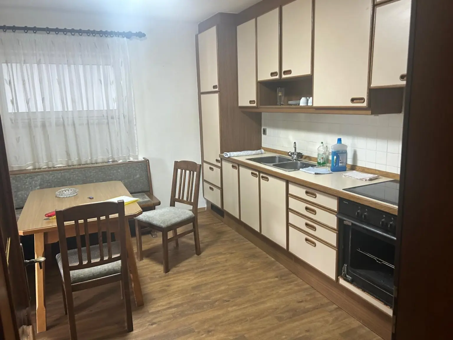 2 Familienhaus mit Pool und Outdoorküche/Poolhaus - Garage für 3 Autos -SOFORT VERFÜGBAR-DACHBODEN AUSBAUBAR