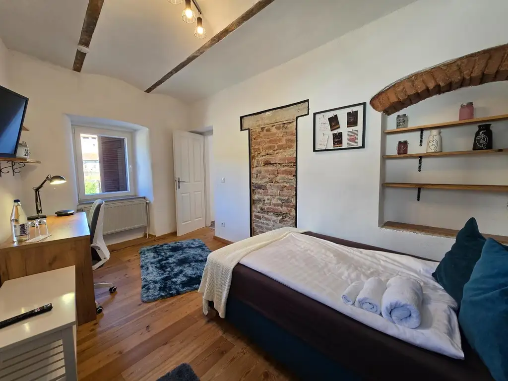 Einfamilien-/Ferienhaus verbindet historischen Charme mit modernem Wohnkomfort mit Burgblick - auch Hauptwohnsitz möglich!