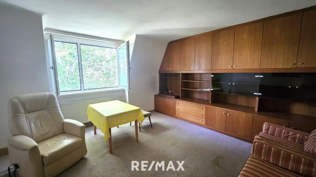 TOP LAGE SUCHT NEUEN GLANZ! Sanierungsbedürftige 2 Zimmer Wohnung