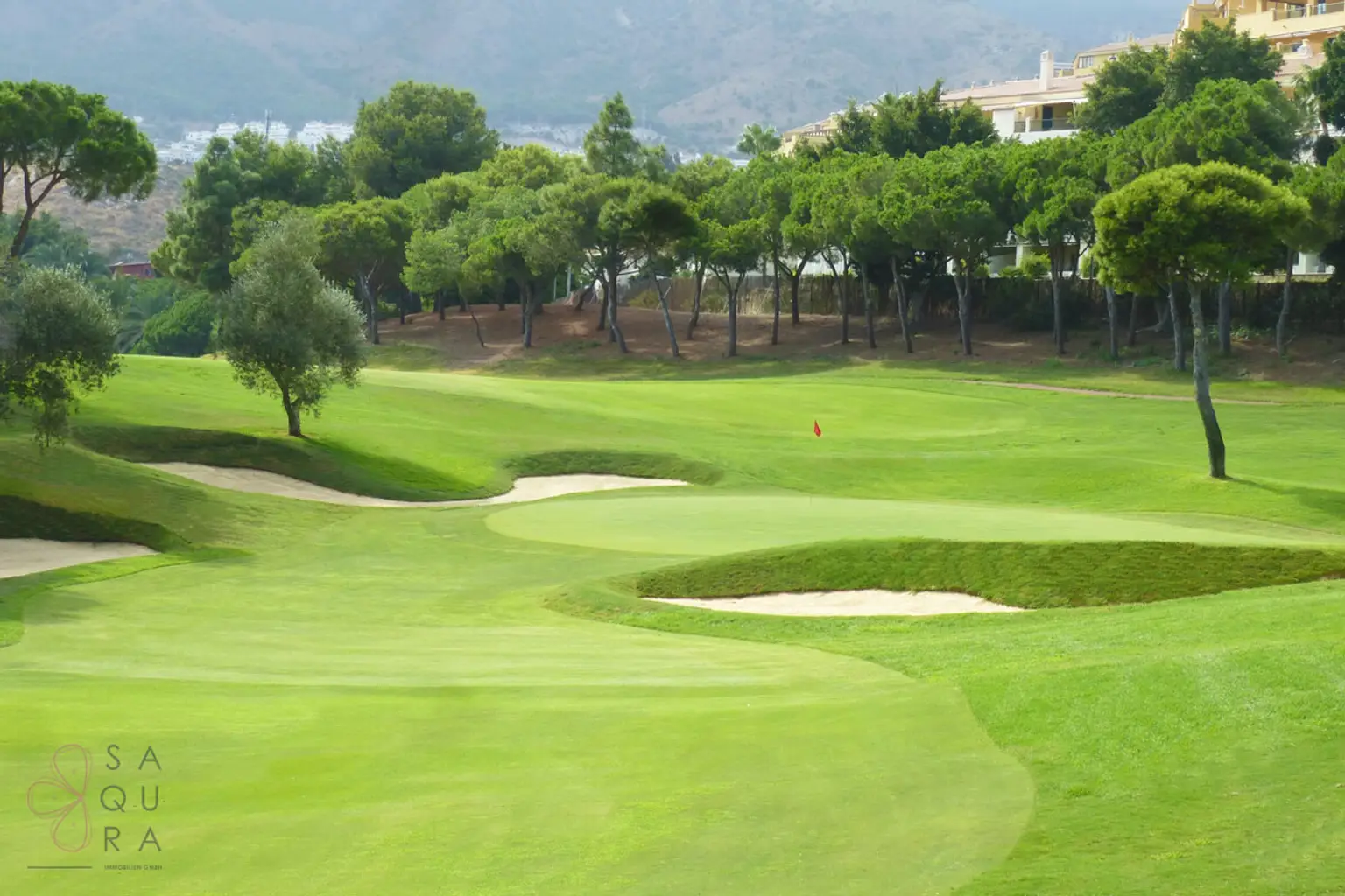 Hole-14-Golf-Torrequebrada-bunkers-green-scaled