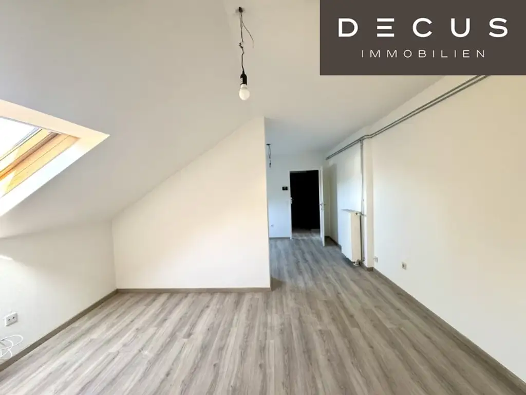 | CHARMANTE DACHGESCHOSSWOHNUNG | HELL & ZENTRAL | 4. OG | IDEAL FÜR SINGLES & STUDENTEN | TOP LAGE  | NÄHE UNI