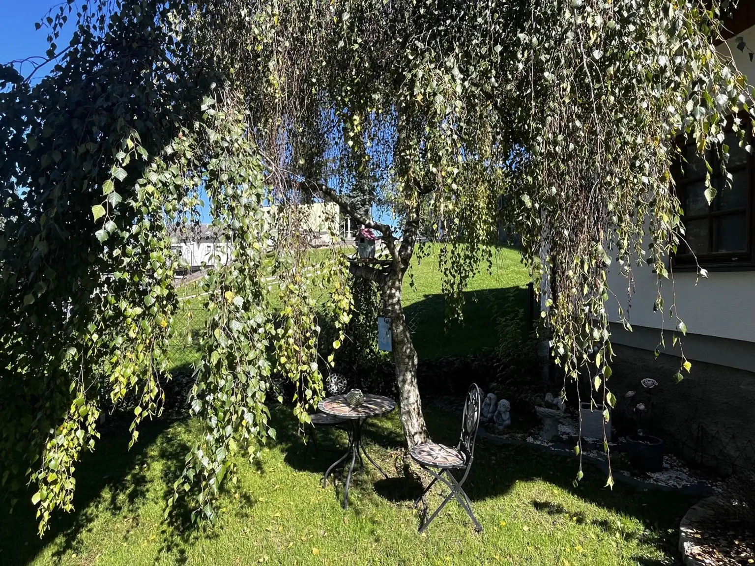 "Solides Haus mit Garten und Pool"