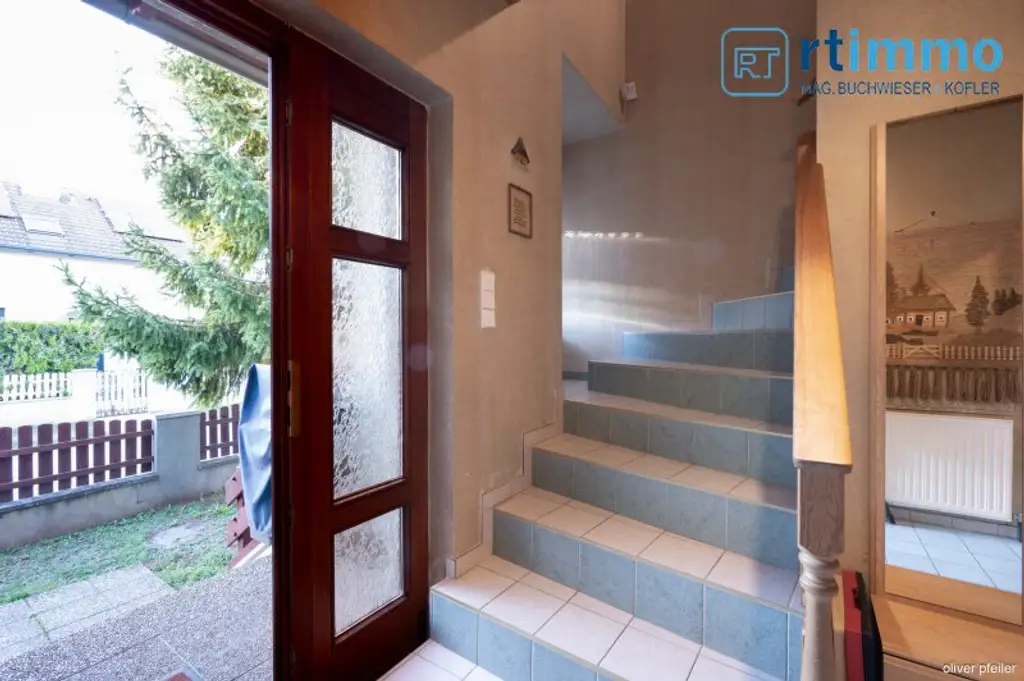 SCHÖNES FAMILIENHAUS mit Wintergarten und Garage in ruhiger Lage zu mieten!