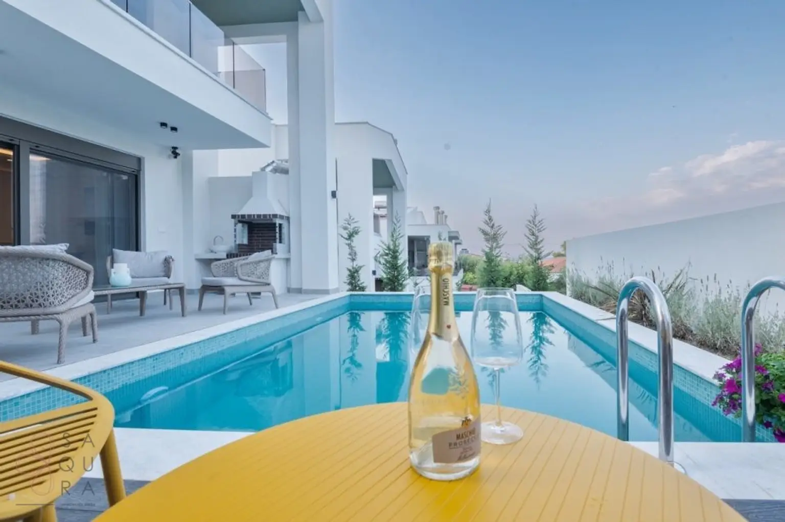 Exklusive Neubau-Maisonette in Polihrono – Drei Etagen moderner Luxus am Meer