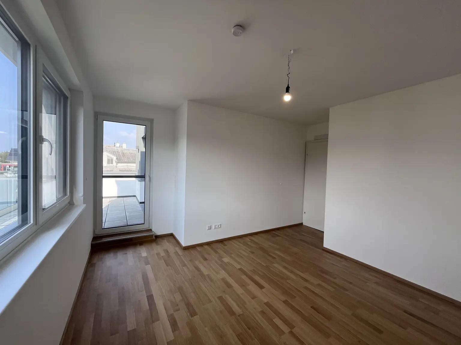 Erstbezug !! Traumhafte Doppelhaushälfte , Wohnkeller  mit Garten und 2 Stellplätzen!