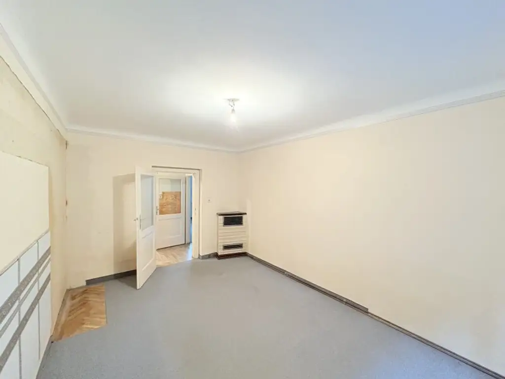Sanierungsbedürftige 4-Zimmer Wohnung in perfekter Kombination aus Stadt und Land!