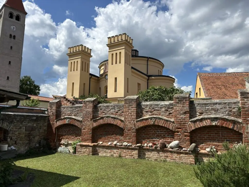 +++ Historisches Mehrfamilienhaus mit Charakter und Potenzial – eines der ältesten Gebäude Kőszegs! +++