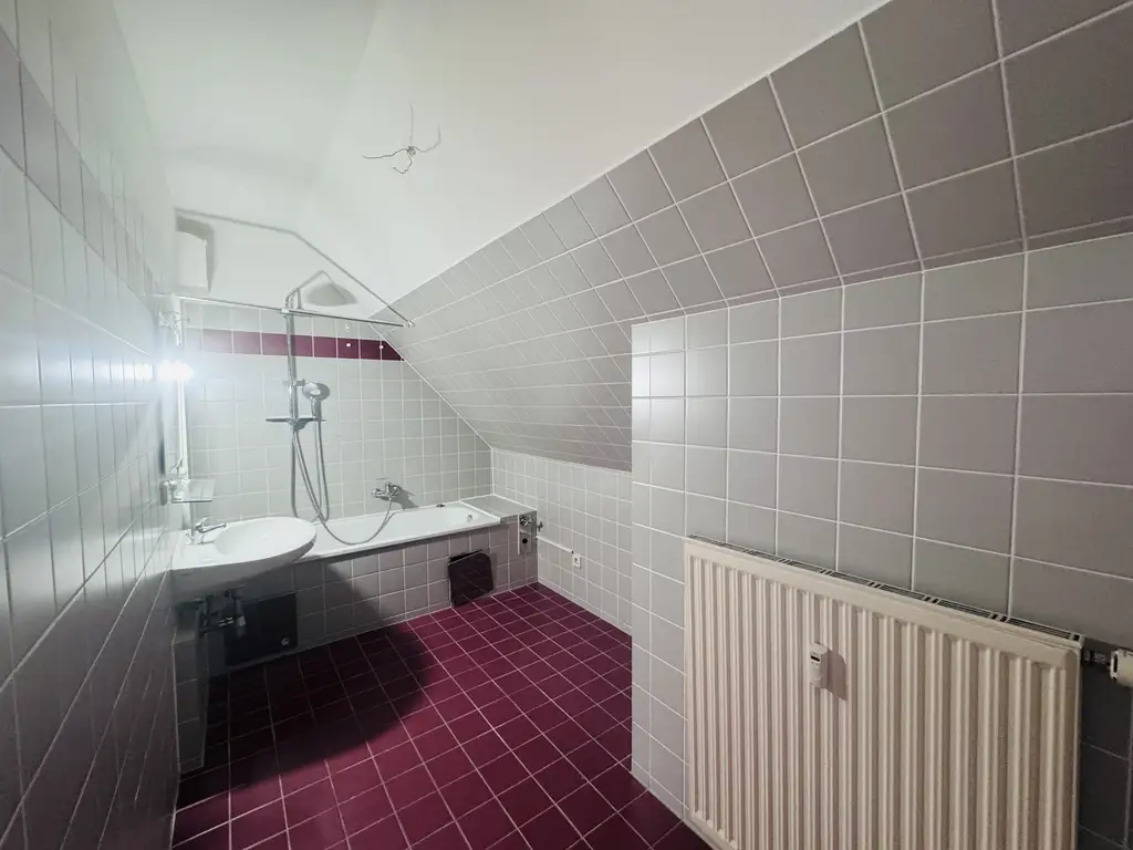 Großzügige 3-Zimmer-Maisonette mit Balkon & Garagenplatz im Dachgeschoss