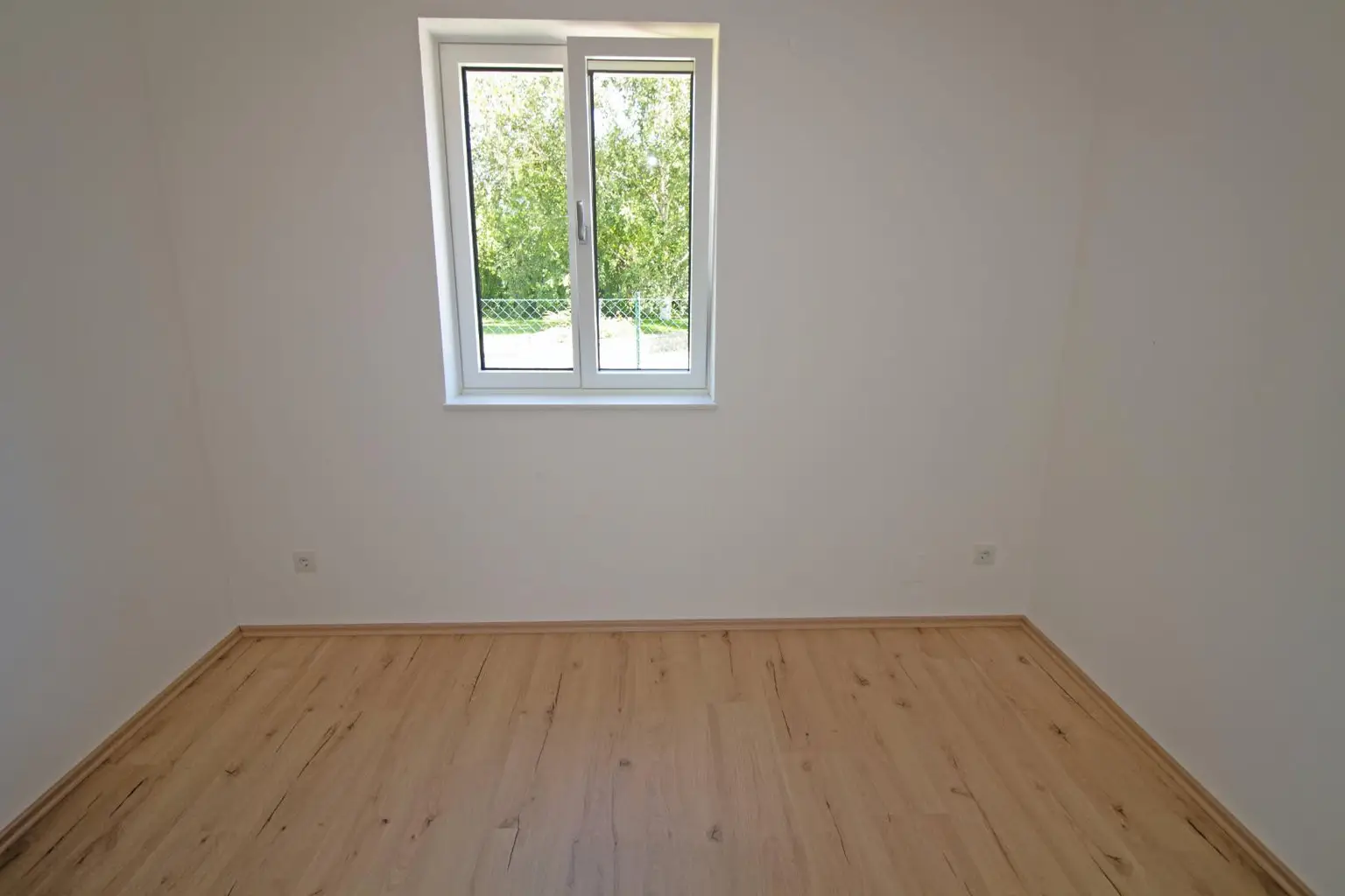 "Großzügige Doppelhaushälfte mit Terrasse und Garten zu mieten!"
