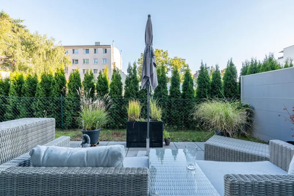 "Privatgarten trifft Citynähe – sofort einziehen!"