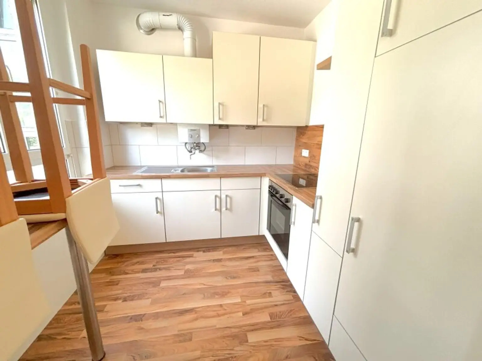 Gemütliche 2-Zimmer-Wohnung mit möblierter Küche in idealer Lage!