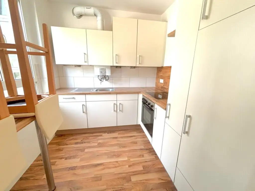 Gemütliche 2-Zimmer-Wohnung mit möblierter Küche in idealer Lage!