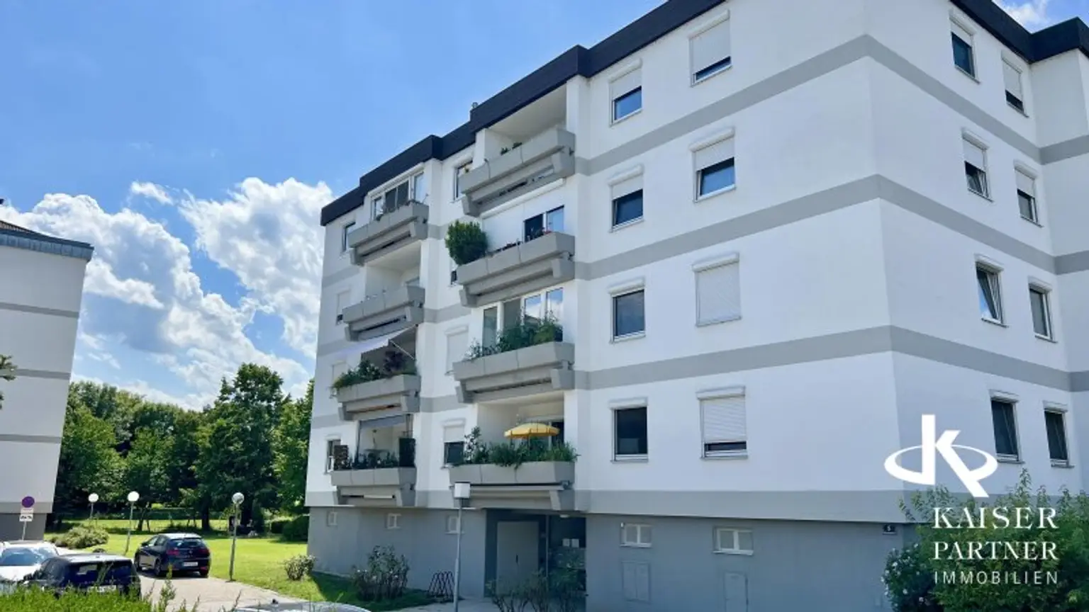 HELLE 3-ZIMMERWOHNUNG MIT LOGGIA IN GRÜNOASE!