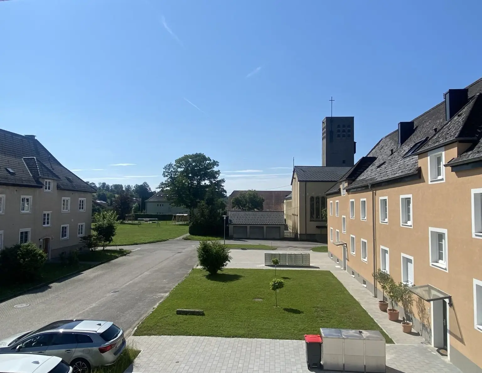 Sonnige Balkonwohnung zum selbst sanieren - provisionsfrei auf www.riedersbach.com