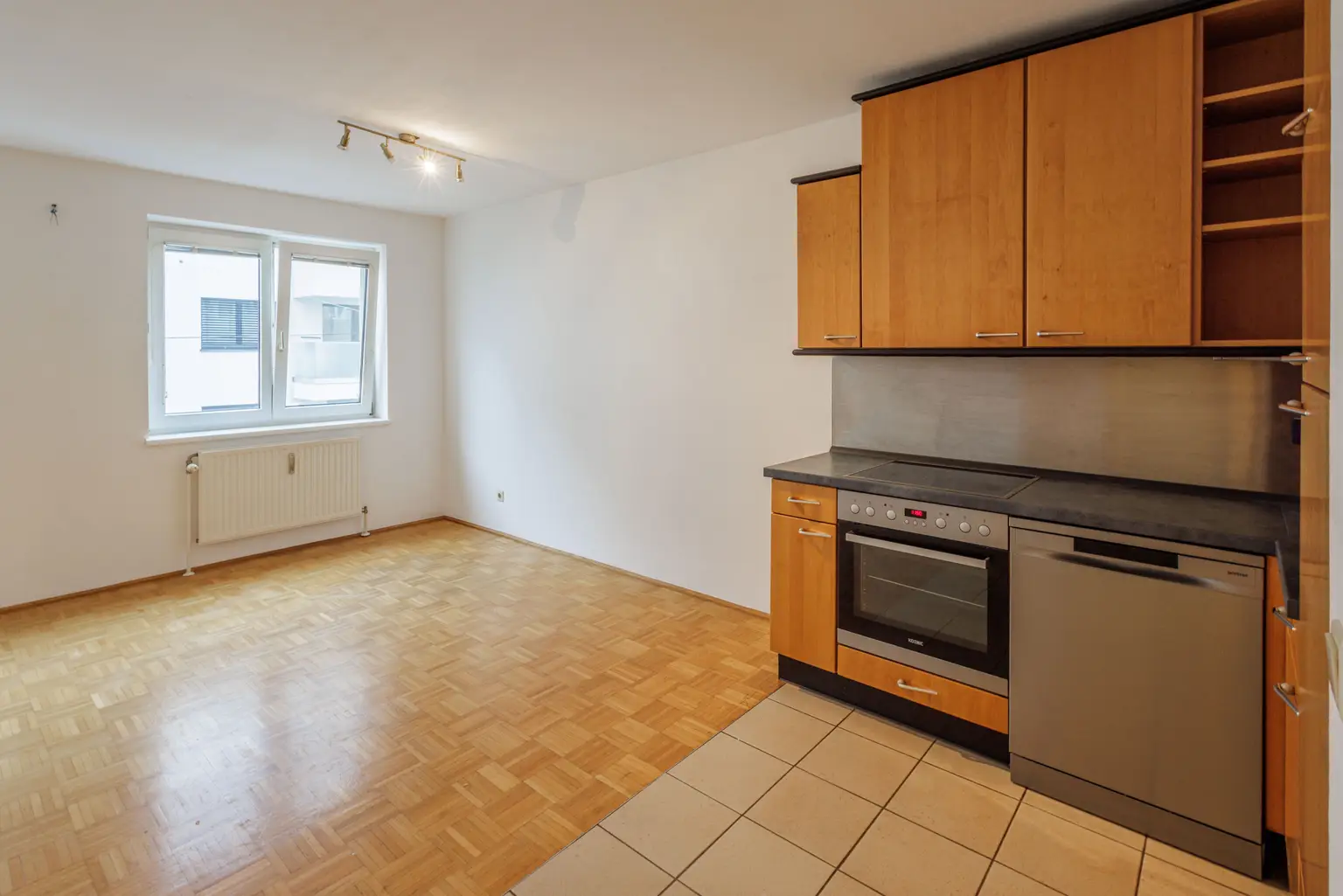 Ruhige 2-Zimmer-Wohnung mit Gartenblick und Garagenplatz