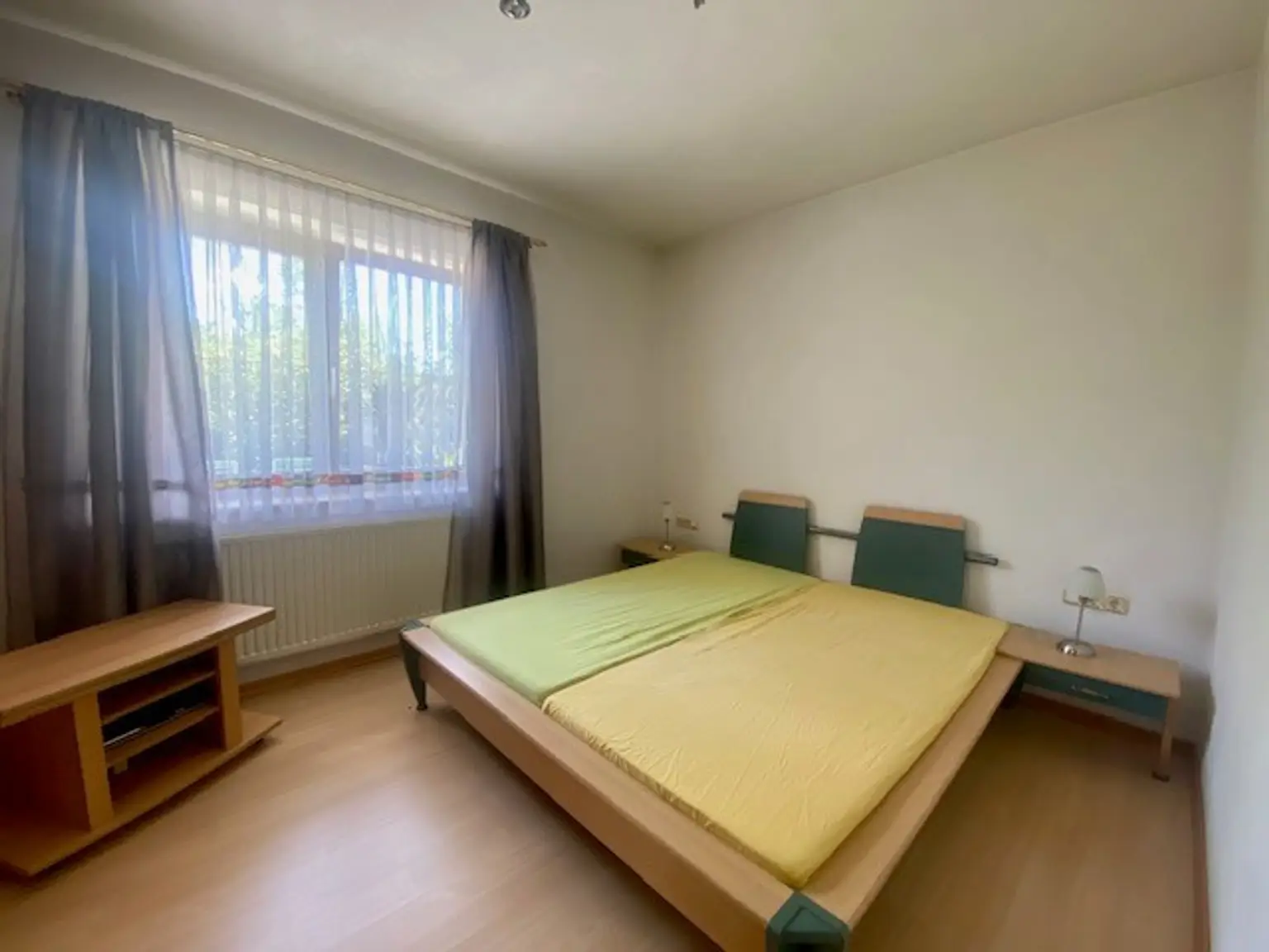 Schlafzimmer 1