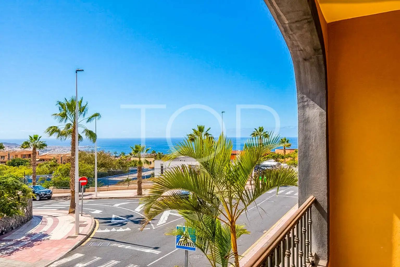 Helle zwei-Schlafzimmer-Wohnung zum Verkauf in Adeje – Residencial Torreón mit Pool